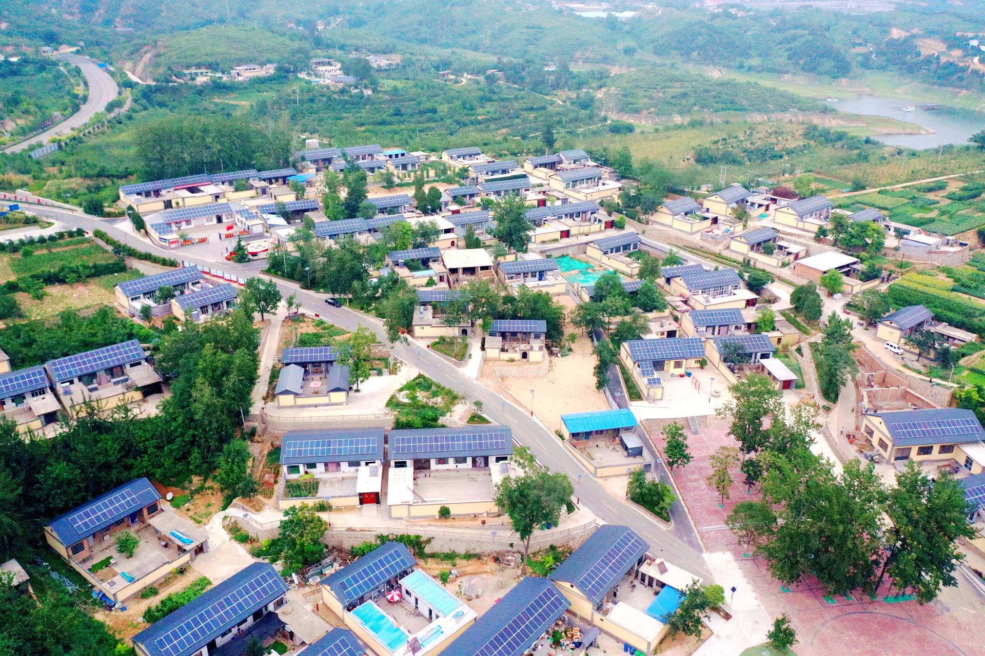 游艇会yth206电气西柏坡北庄光伏树模工程